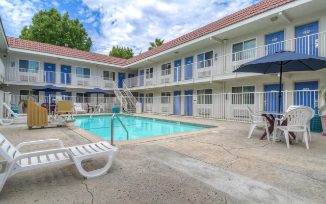Motel 6 Costa Mesa, CA