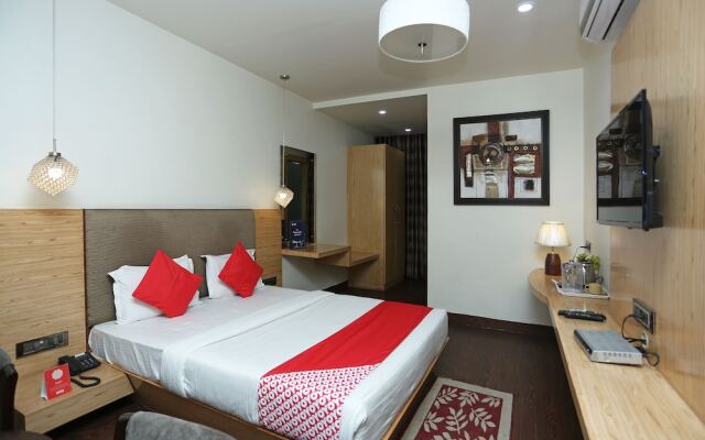 OYO 8183 Hotel Sandal Wood
