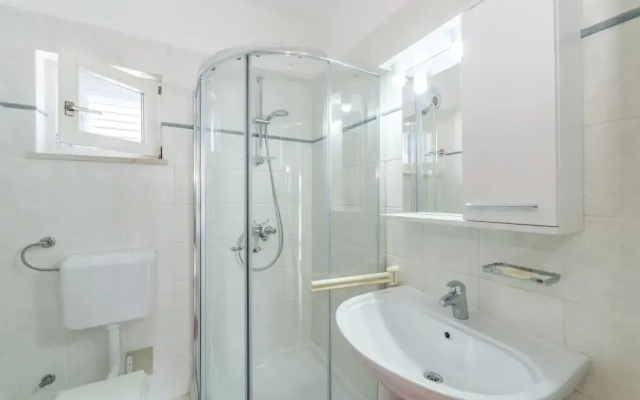 Stunning Home in Veli Rat With Wifi and 2 Bedrooms