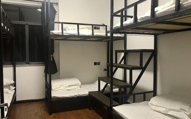 Zeako Youth Hostel
