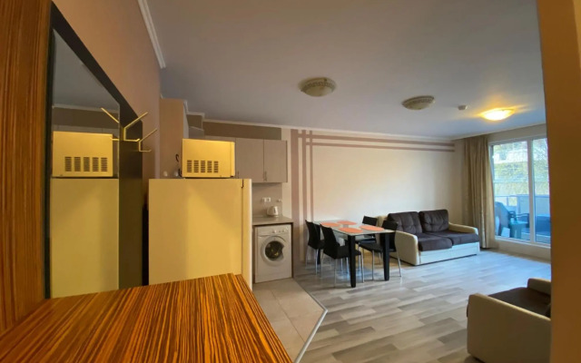 Private Cozy Apartment Admiral Plaza A1