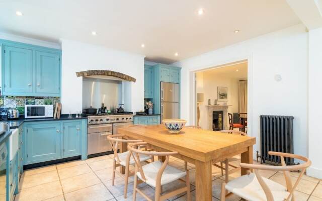 Tremendous House For 10 Guests With Large Garden