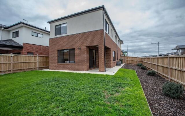108spacious Point Cook Estate4br2btdoublegarage