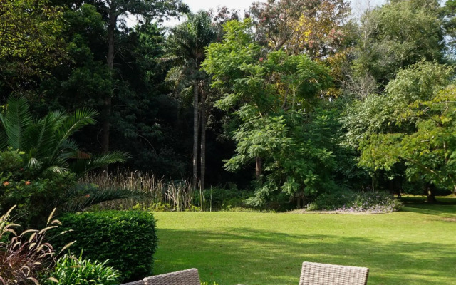 KEVALIER PARK Berry 4pm check out Sundays