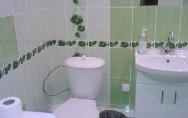 Меблированные комнаты One-Bedroom na 30let Pobedy 15d — фото