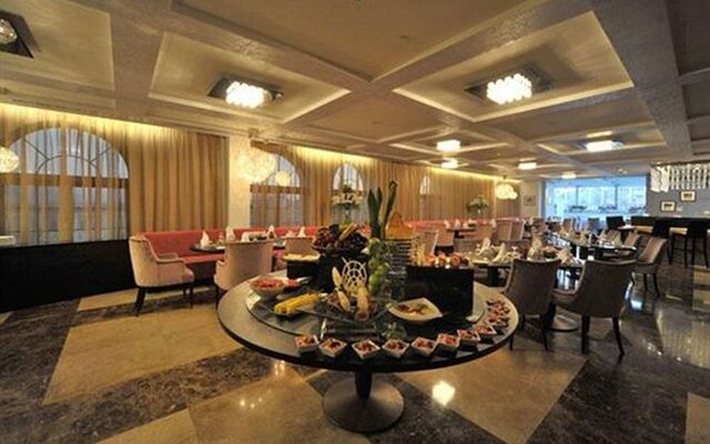Warwick Il Palazzo Amman Hotel