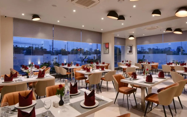 Click Hotel Pithampur