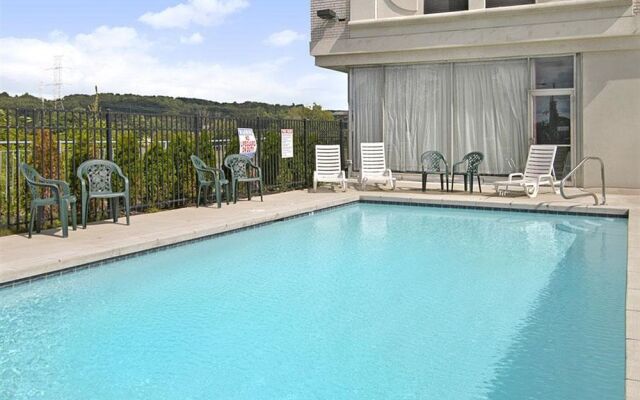 Americas Best Value Inn & Suites - Independence / Cleveland