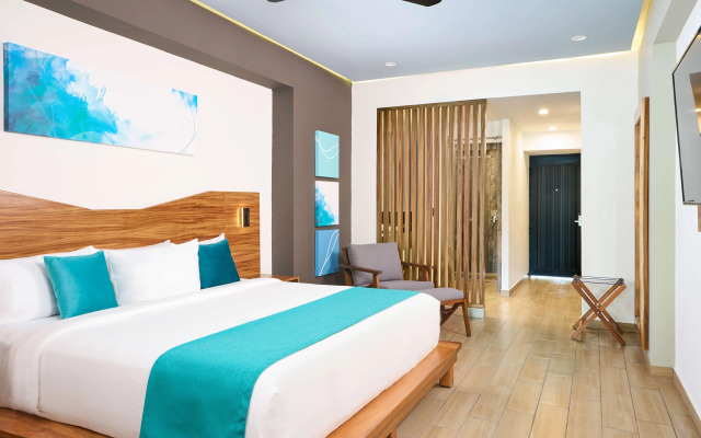 Cristalino Lagoon Front Hotel Restaurant & SPA