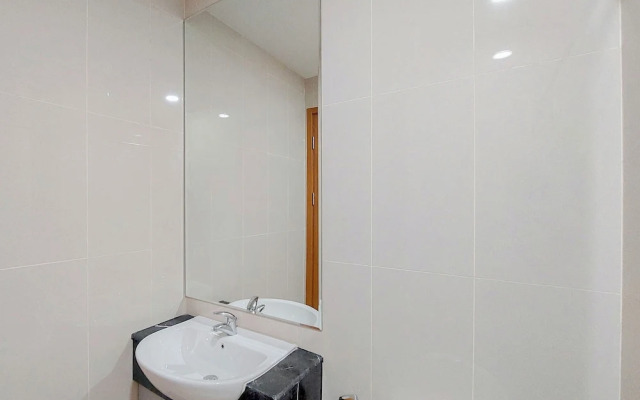 Elegant 2BR Apartment at The Reiz Condominium Medan