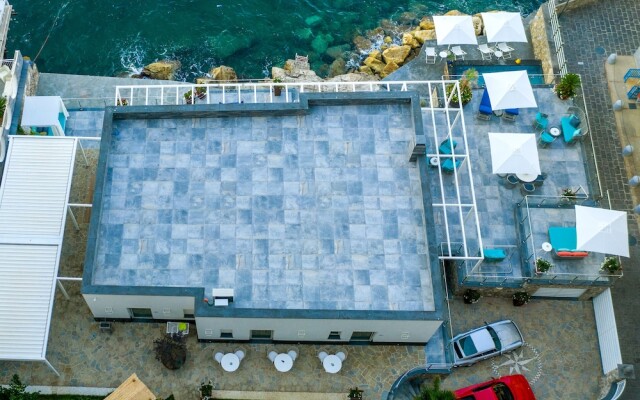 Beachfront Villa Sorrento & private sea access