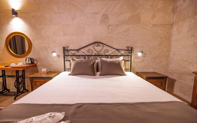 Canyon Cave Hotel