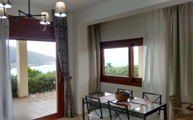 Tholos Bay Suites