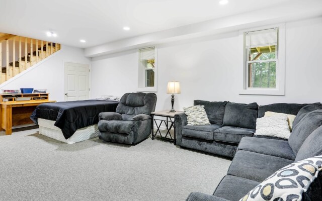 Walk to Lake Wallenpaupack: Poconos Vacation Home