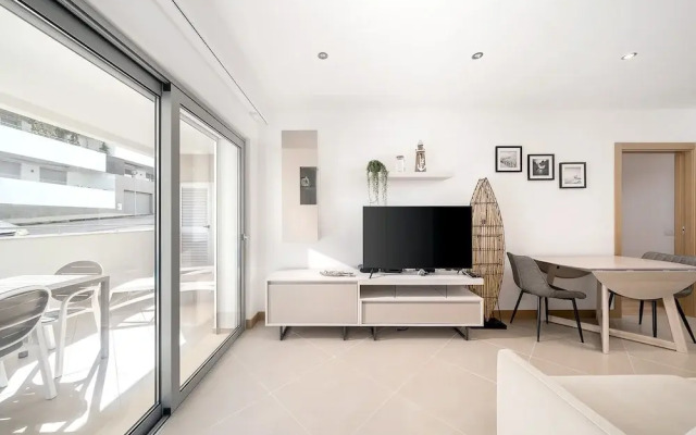 Lagos Modern 2 With Pool by Homing