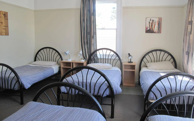 Dorset House Backpackers