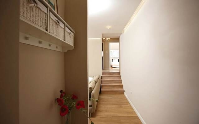 White Stone Apartment  Diocletian Palace