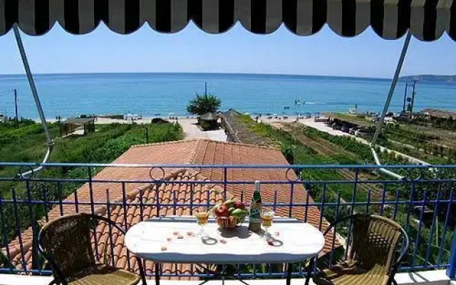 Thomatos Apartments Lourdas Beach