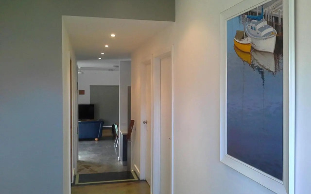 Bay Breeze Holiday Home