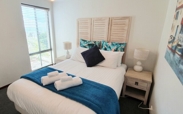 Scarborough Beach Front Resort - Shell Four