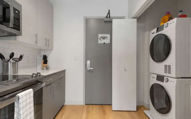 4BR Group Retreat Near Lincoln Park