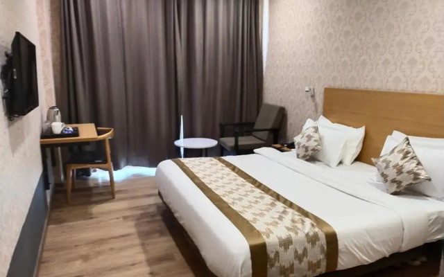 Saltstayz Select - Near Sohna Road City Center