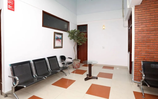 OYO 277 Mascot Residency Sector-51