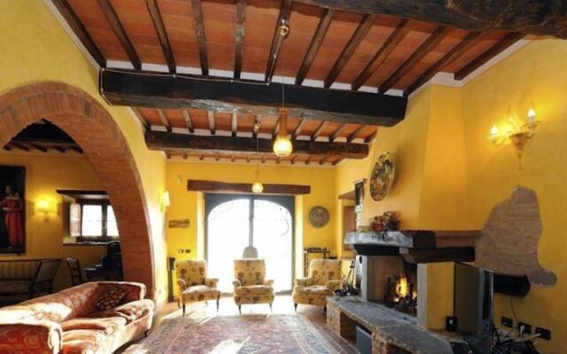 Beautiful Farmhouse With Heated Pool and Jacuzzi-mulino Della Villa
