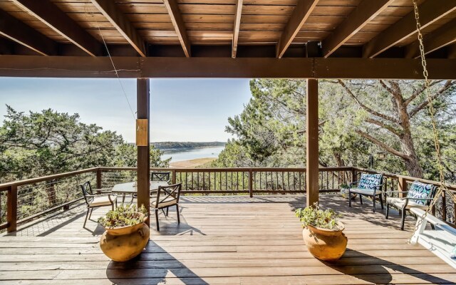 Lake Travis Waterfront Retreat