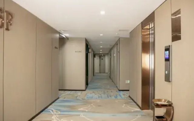 Baiyi Hotel (Suzhou Taihu Scenic Area Xiupin Street)