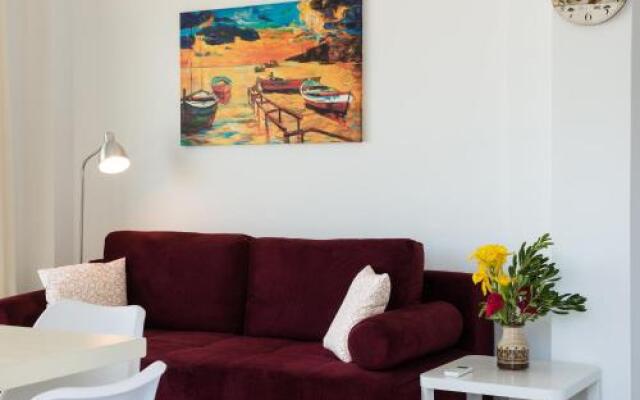 Niovi Seaside Suites