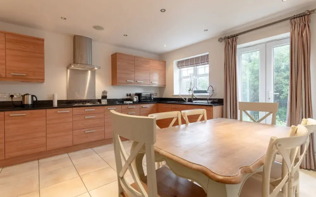 3 Bedroom Home In The Heart Of Wimbledon