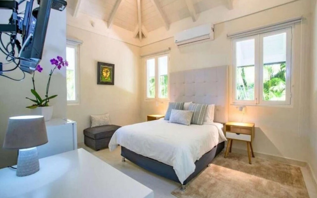 Sunny Vacation Villa 87