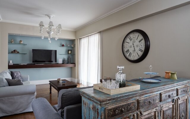 Fabulous 3BD Apt close to Kalimarmaro