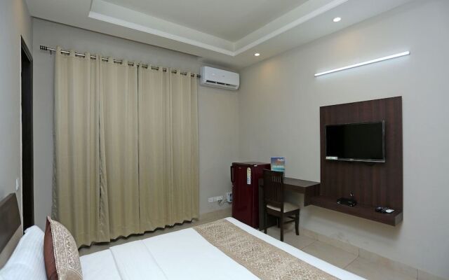 Capital O 17150 Hotel Silver Royal
