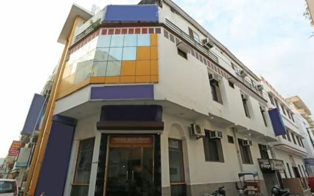 OYO 16818 Hotel Parakh