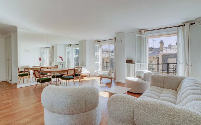Passy Glow 2BR Home in the 16th Arrondissement