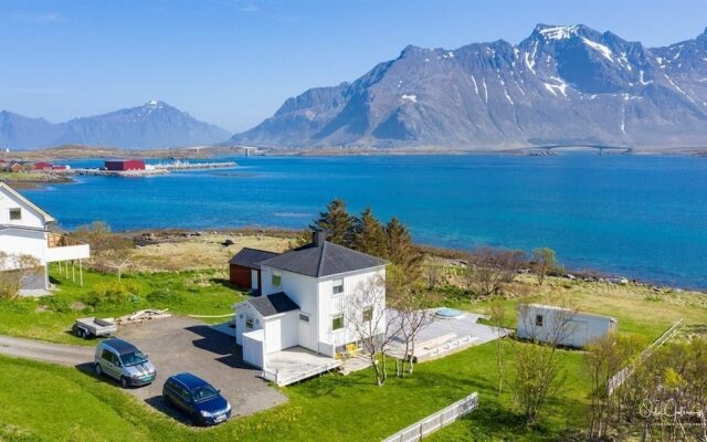 Private Cozy House by the Fjord