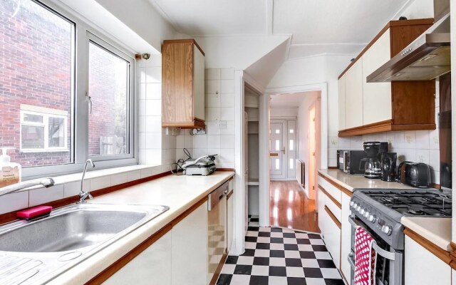 Cozy 1 Bedroom Home Near Central