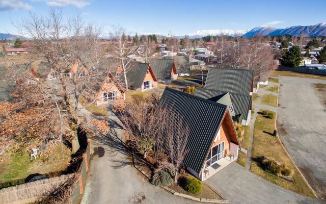 Mountain Chalets Motel