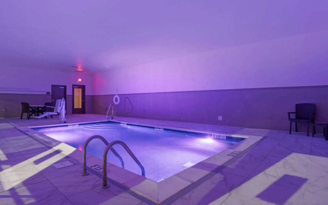 Comfort Inn & Suites Downtown near University