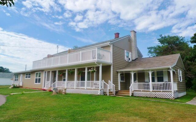 Cavendish Breeze Inn