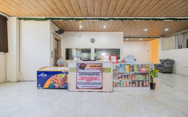 RedDoorz Plus @ Grace Residence Surabaya