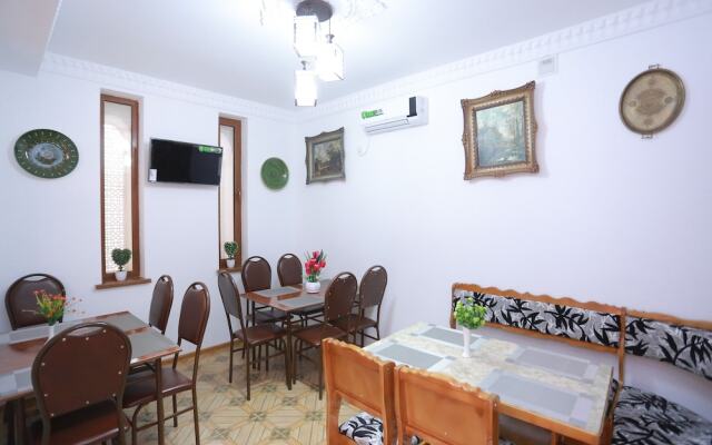 Отель Anis-Pari