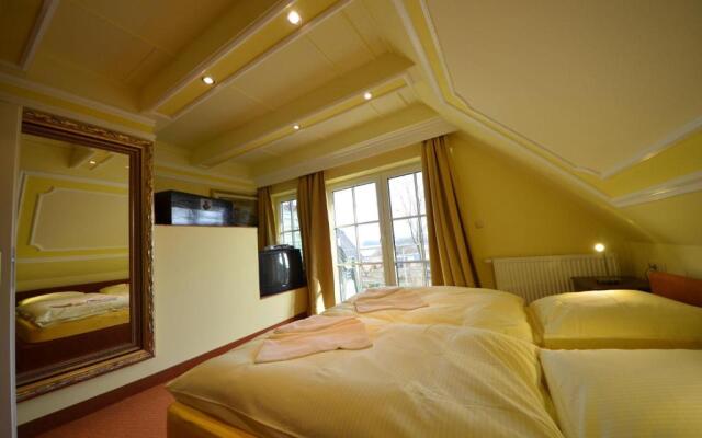 Eck-Reethaus-Sturmhaube