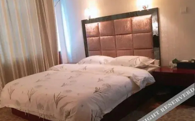 Ruoqiang holiday inn