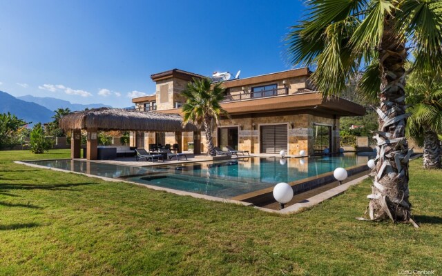 Villa Casa by Villatatilin