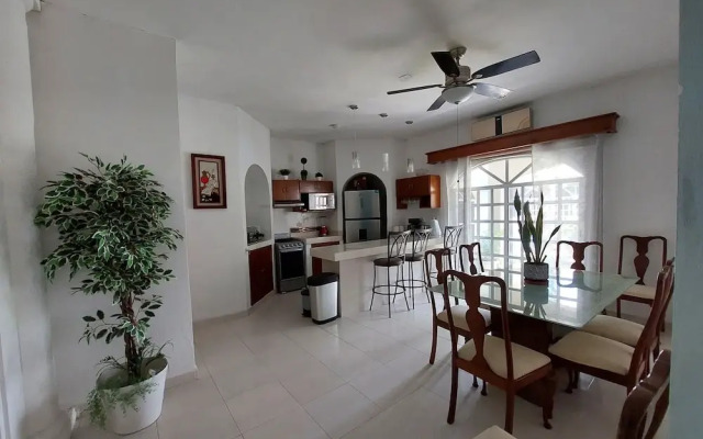 Casa Sol y Luna with pool in merida