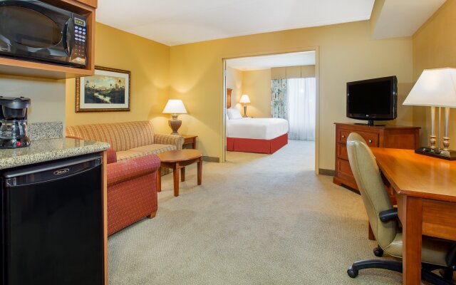 Holiday Inn Express & Suites Bloomington, an IHG Hotel