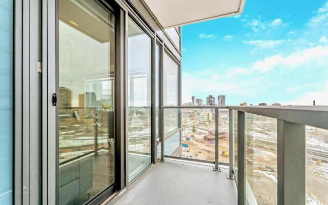 City Views From Your Balcony 1BR w King Bed